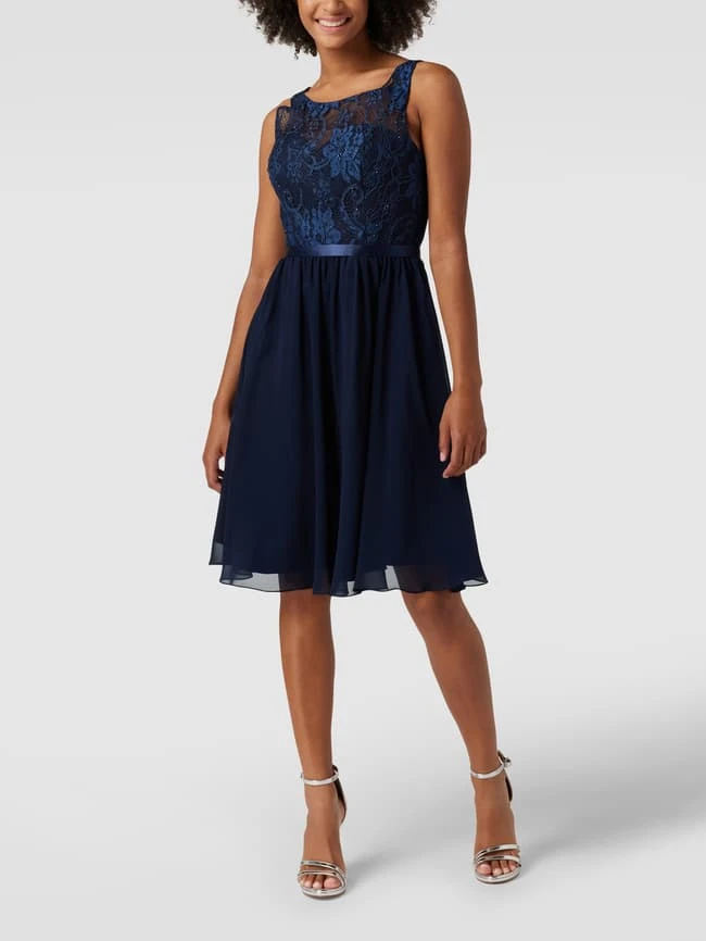 Luxuar Cocktailkleid Aus Floraler Spitze Und Chiffon - Marineblau 3 Luxuar Cocktailkleid Aus Floraler Spitze Und Chiffon - Marineblau