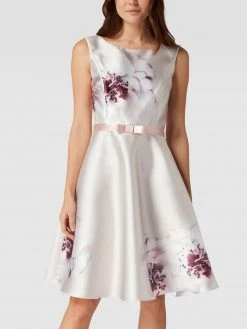 Swing Cocktailkleid Mit Breiten Trägern Und Floralem Muster - Sand -LAONA-shop 6db4ge2d8d24olho9h8laeae9hb58d2b9h7j6kqkaop58h1i8opkkihk8kq4sjia8la4ajaj69b4gd2d9ko6cpho6os3aohh6komadpk65hm4e9j6gp32dhoc8r6aopp6dj32p8