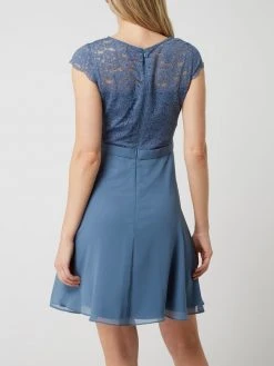 V.M. Cocktailkleid Aus Floraler Spitze Und Chiffon - Rauchblau -LAONA-shop 7514gii58d8kogq8992kkkib88ql0j1jap530li66t2kud21758jgki1a4sl0jie6l24ekik9cokecib6d3jicph6osm8opl6so3cp1kcco3ioj3cco6ad9n6gojgc9m60s32d8