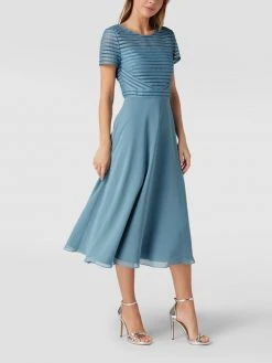 Swing Cocktailkleid Mit Lochstickereien - Bleu