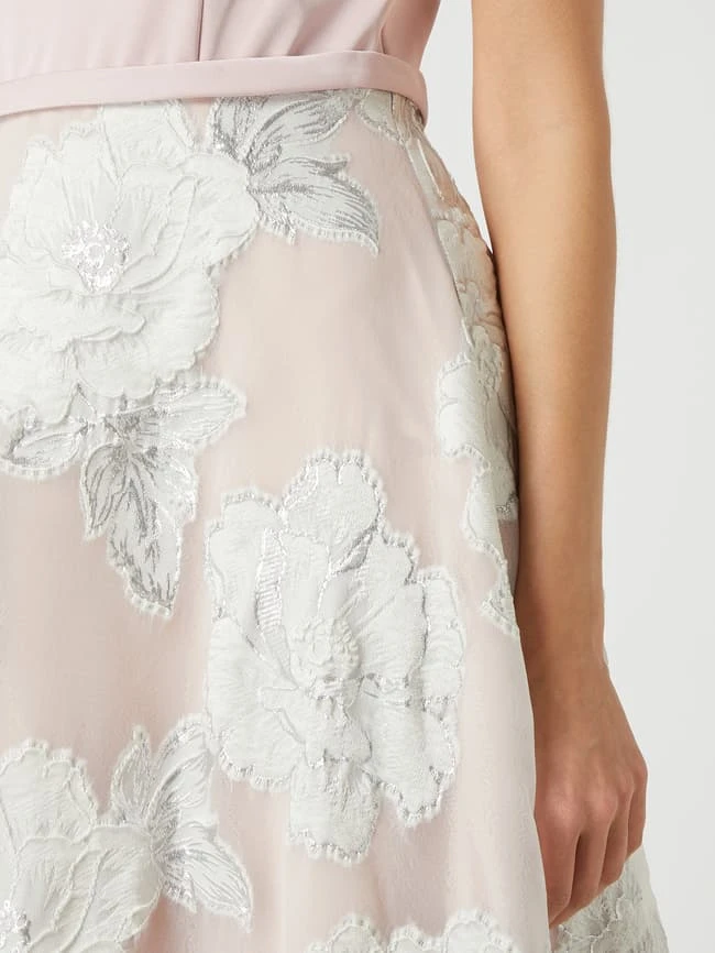 Unique Abendkleid Mit Floralem Dessin - Rosé 7 Unique Abendkleid Mit Floralem Dessin - Rosé – Bild 5