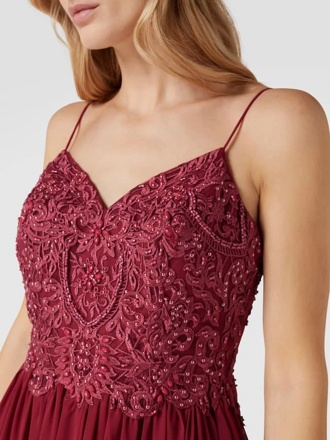 Laona Abendkleid Mit Floralen Stickereien Und Zierperlen - Kirschrot 4 Laona Abendkleid Mit Floralen Stickereien Und Zierperlen - Kirschrot – Bild 3
